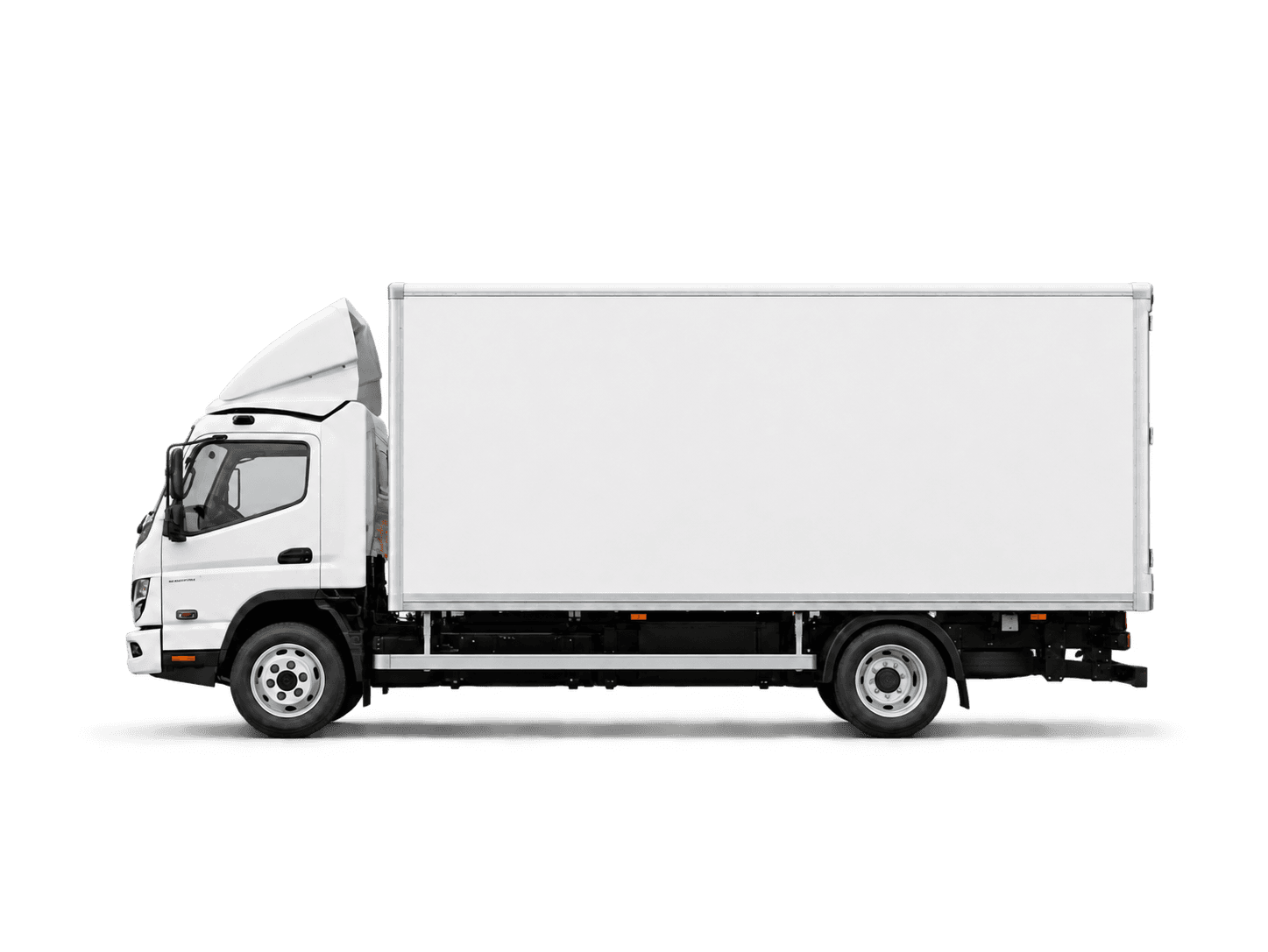 Weißer 7,5-Tonner mit Kofferaufbau
