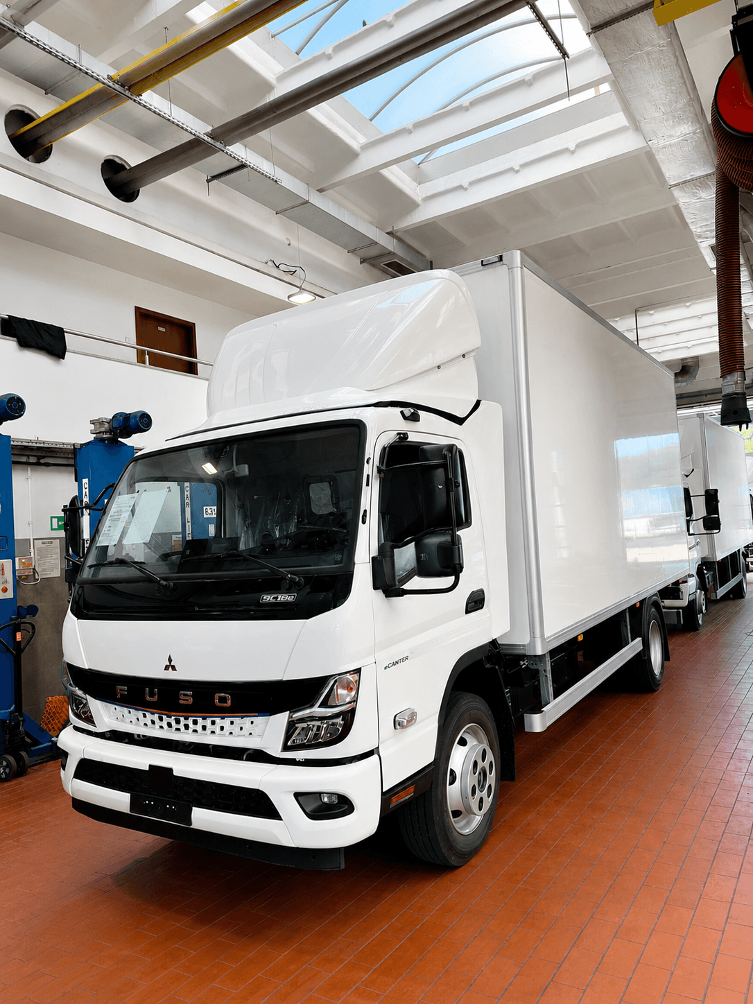 Elektro-7,5-Tonner mit Ladebordwand aus der Flotte der Nordberliner Logistik